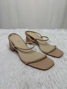 MARC FISHER / Galvin tan nude beige strappy block heeled sandals / 7.5